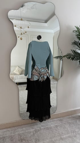 فستان جورجيت مطرز ناعم - قصة باربي بلون وردي ساحر