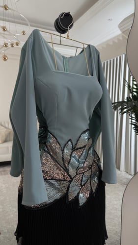 فستان جورجيت مطرز ناعم - قصة باربي بلون وردي ساحر