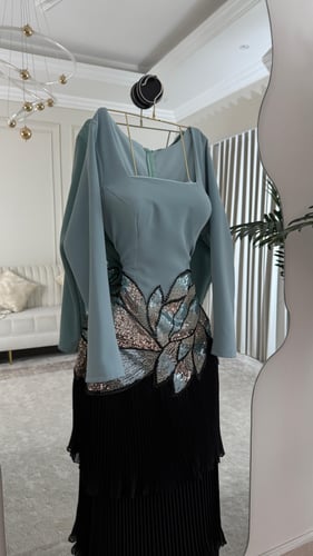 فستان جورجيت مطرز ناعم - قصة باربي بلون وردي ساحر