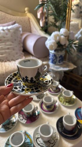 فنجان illy رسم يدوي