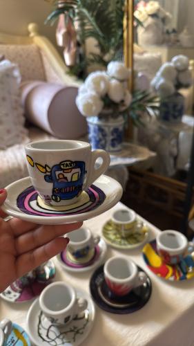 فنجان illy رسم يدوي