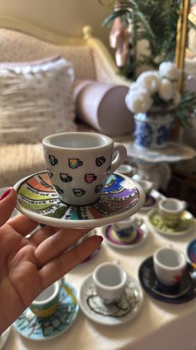 فنجان illy رسم يدوي