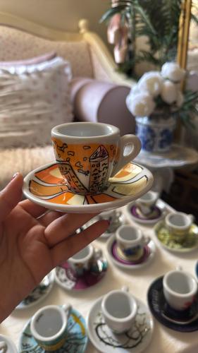 فنجان illy رسم يدوي