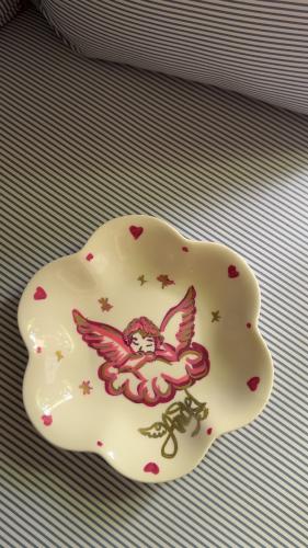A dish in the shape of a flower