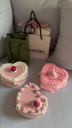 Jewelry box in the shape of a birthday cake