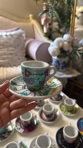 فنجان illy رسم يدوي