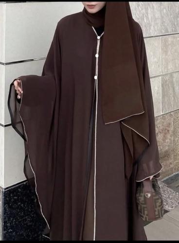 عباية فخمة بتصميم مميز واطراف مموجة ولون راقي