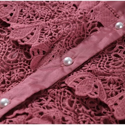 فستان نسائي فاخر بتفاصيل الدانتيل واللؤلؤ