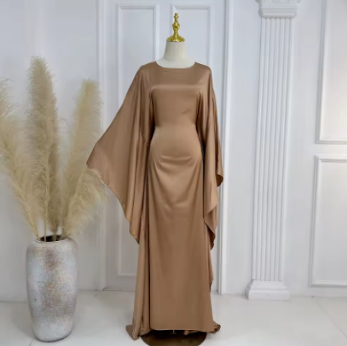 عباية ساتان نسائية بأكمام فراشة
