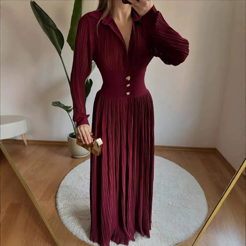 فستان ساتان بتصميم فرنسي