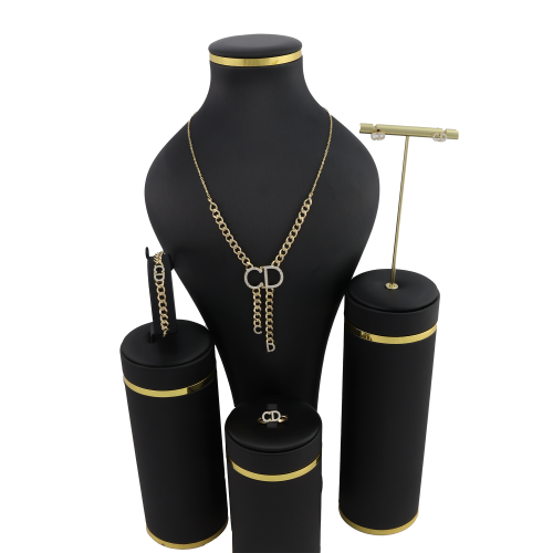 طقم ذهب عيار 18