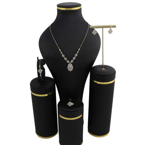 طقم ذهب ابيض عيار 18