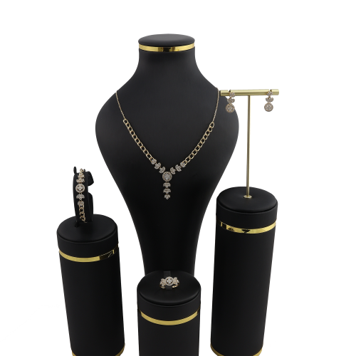 طقم ذهب عيار 18