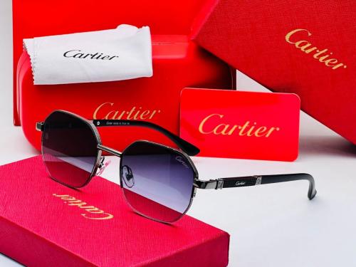 نظارات كارتييه (Cartier) مع الملحقات .