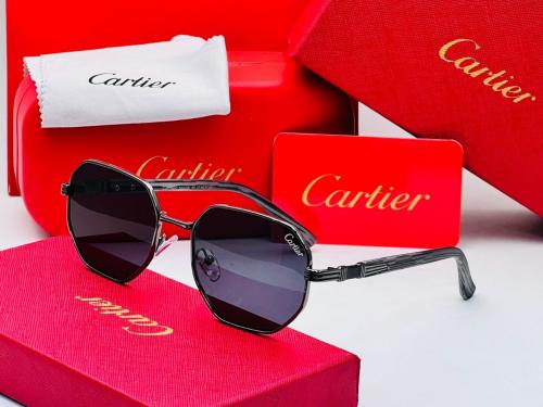 نظارات كارتييه (Cartier) مع الملحقات .