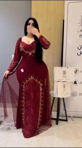 فستان عنابي كلوش