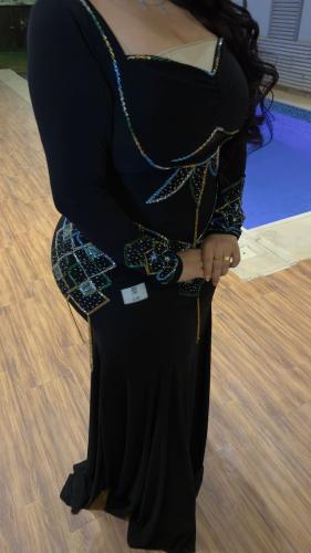 فستان اسود شك
