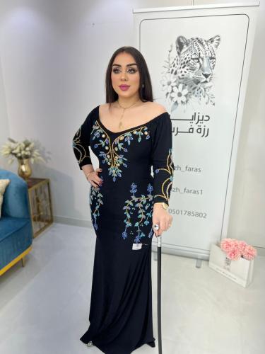 فستان اسود شك