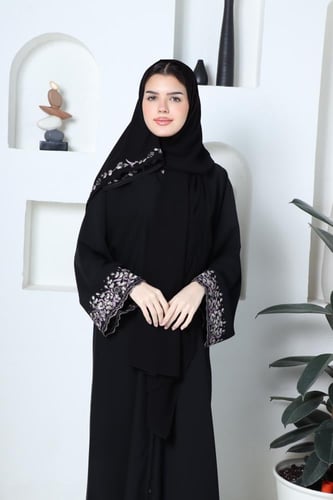 عباية قماش كريب ملكي تطريز في الكم