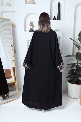 عباية قماش كريب ملكي تطريز في الكم