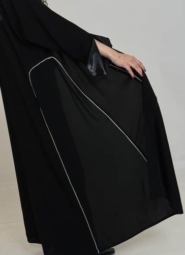 عباية لارين