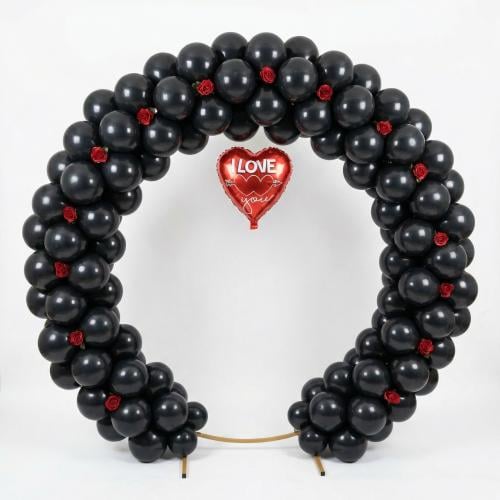 قوس بالونات عيد الحب مع ورد أحمر صناعى