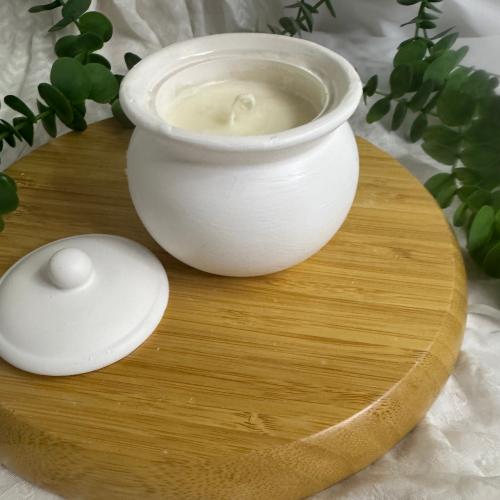 شموع في قالب كونكريت