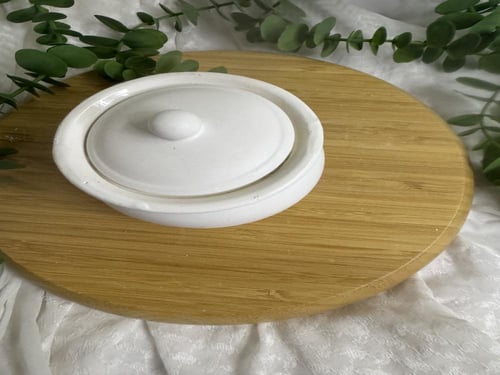 شموع في قالب كونكريت