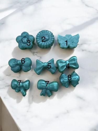 توزيعات للغة العربية ثيم مع (صابون أو شمعة أو بخور...