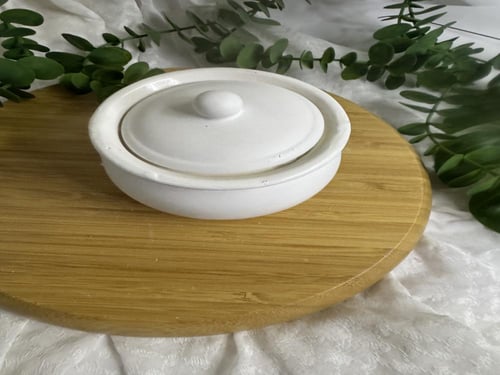 شموع في قالب كونكريت