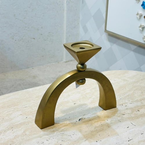 قطعة ديكورية عصرية بتصميم هندسي أنيق، مصنوعة باللو...