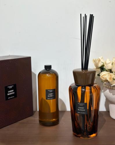 فواحه عطرية مع عيدان زجاج 950مل CHERRY BLOSSOM