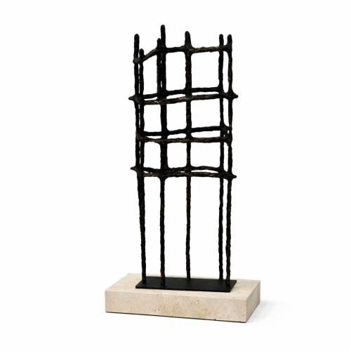 عمل فني بتصميم هندسي تجريدي يجمع بين البساطة والقو...