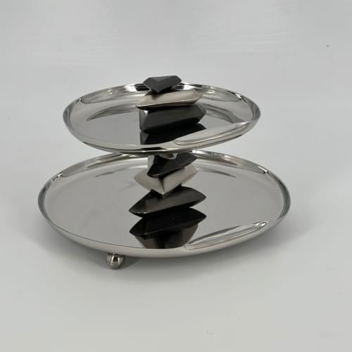 صحن تقديم أنيق بتصميم عصري يجمع بين البساطة والفخا...