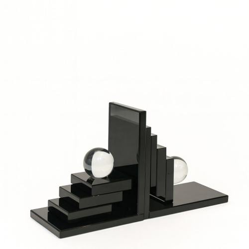 قطعة ديكور فاخرة بتصميم هندسي عصري يجمع بين الفن و...