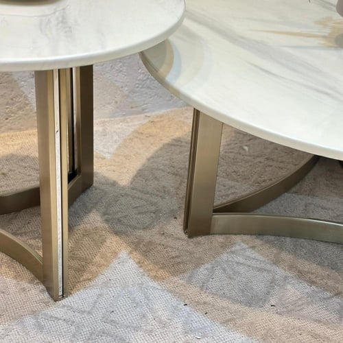 طقم طاولات 3قطع رخام وقاعده معدن ذهبيه