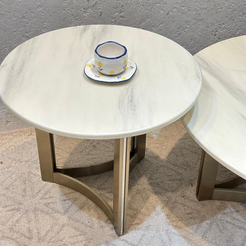 طقم طاولات 3قطع رخام وقاعده معدن ذهبيه