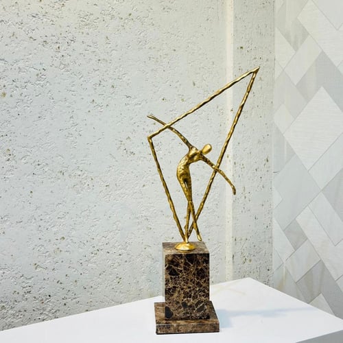 تمثال ديكوري فني بتصميم تجريدي لشخصية بشرية في وضع...