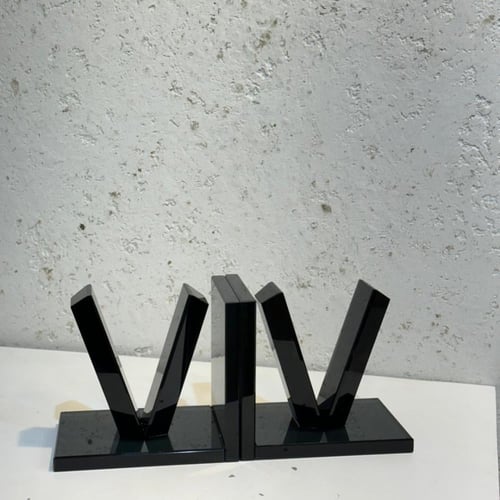 قطعة ديكور فاخرة بتصميم هندسي عصري يجمع بين الفن و...