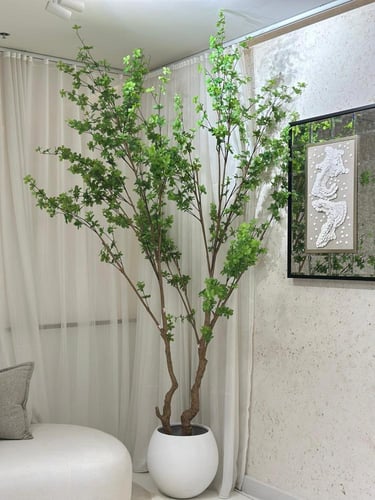 شجرة باللون الاخضر صناعية