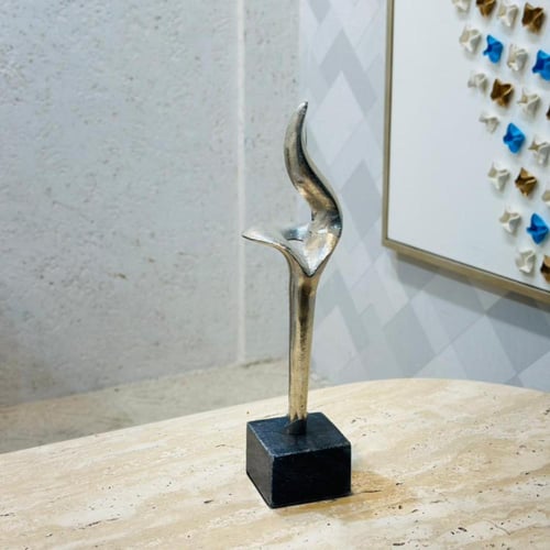 قطعة ديكور فنية أنيقة بتصميم تجريدي عصري، مصنوعة م...