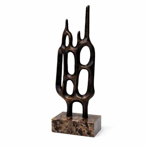 قطعة فنية أنيقة بتصميم تجريدي حديث يجمع بين الجرأة...