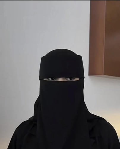 خمار اسلامي + نقاب مبطن حرير اسلامي + قفاز اسود