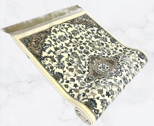 سجادة الحرم اللون الكريمي الملكي