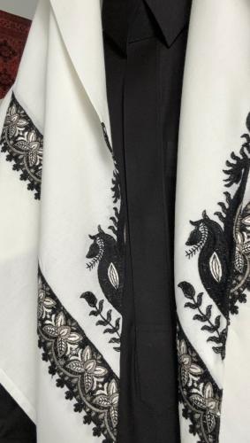 بوكس ظلال قماش اسود ملكي وشال بتطريز اسود