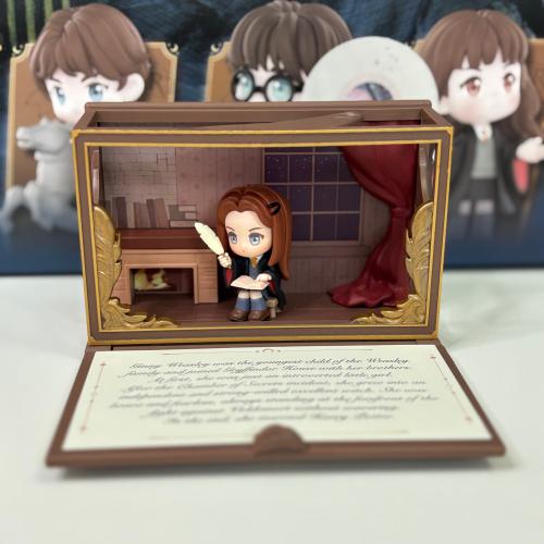 مجسم جيني ويزلي - Hogwarts Biographical