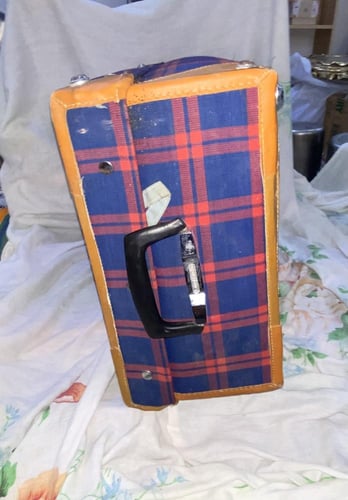 شنطه كروهات كحلي واحمر صناعه صين