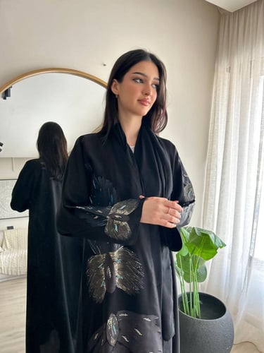 عباية لمسة الريشة