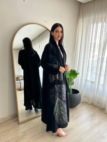 عباية لمسة الريشة