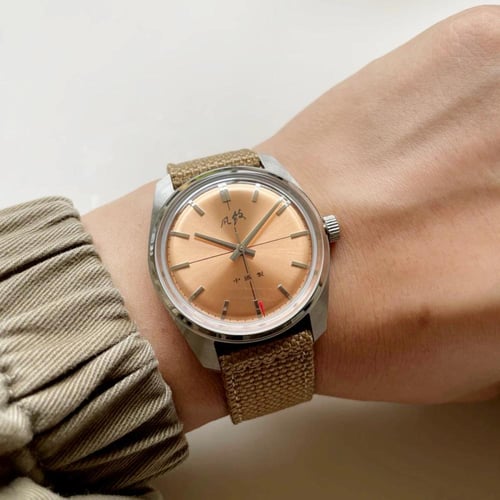 ساعة Merkur الأصلية